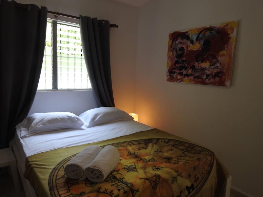 Basic Room, 1 Queen Bed photo 3