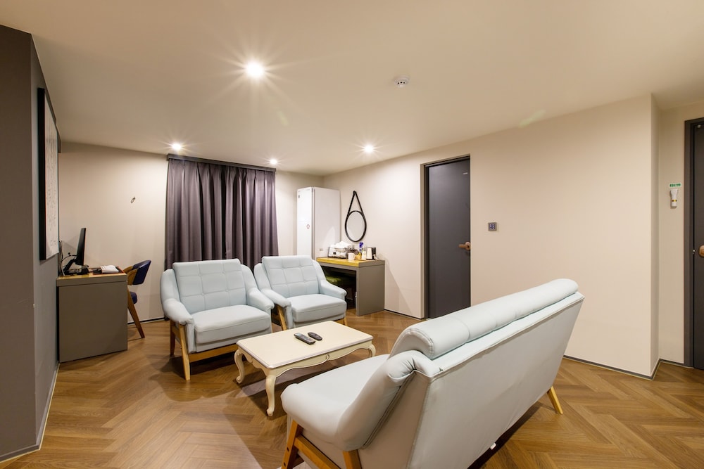 Suite Twin - Photo 17