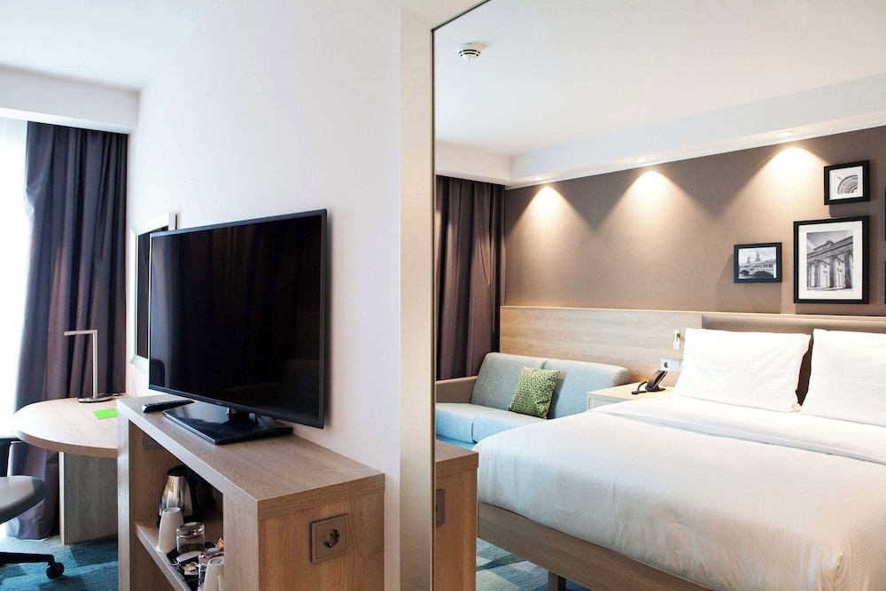 Family Room, 1 Queen Bed, Accessible (Connecting Rooms)
