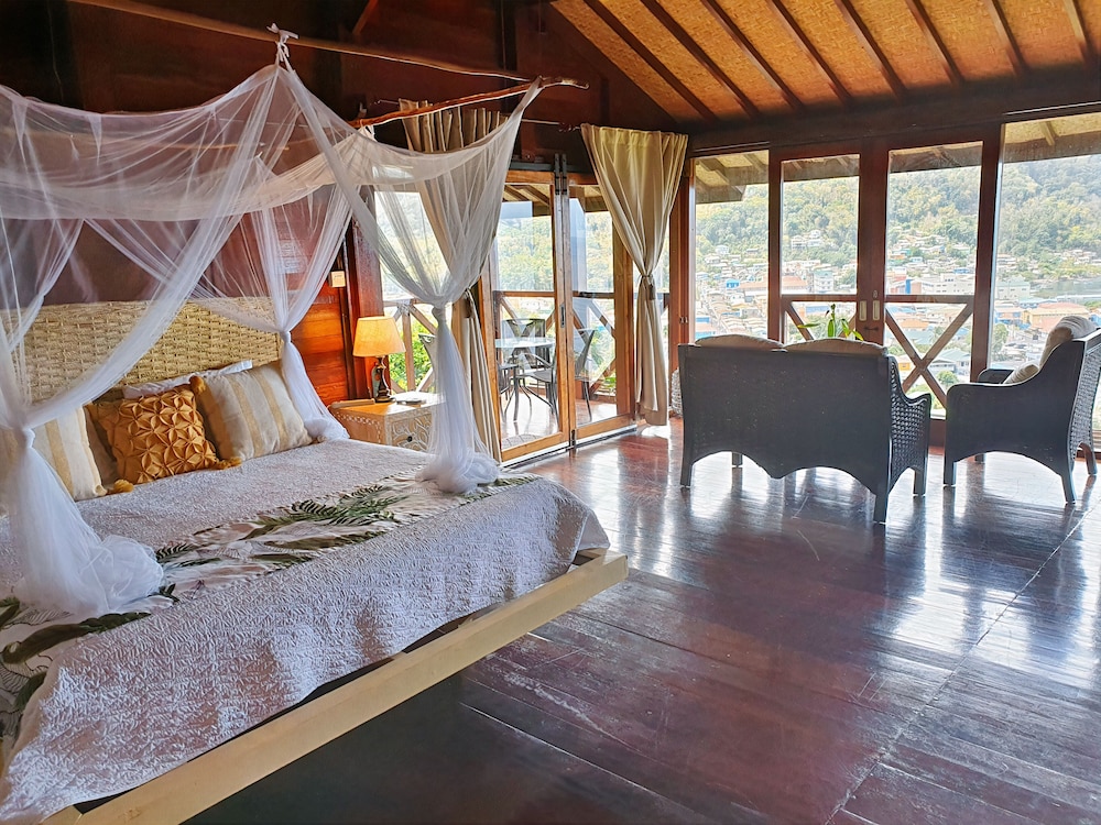 Deluxe Studio Suite, Multiple Beds, Balcony, Sea View