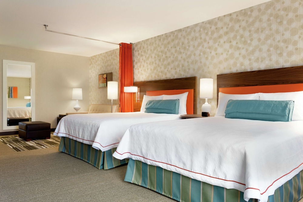 Studio, 2 Queen Beds, Accessible (Mobility & Hearing, Roll-in Shower) photo 3