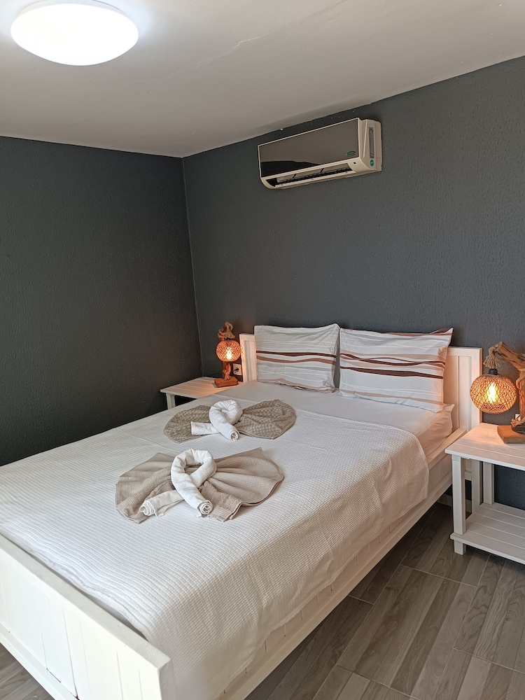 Economy Room, Garden View