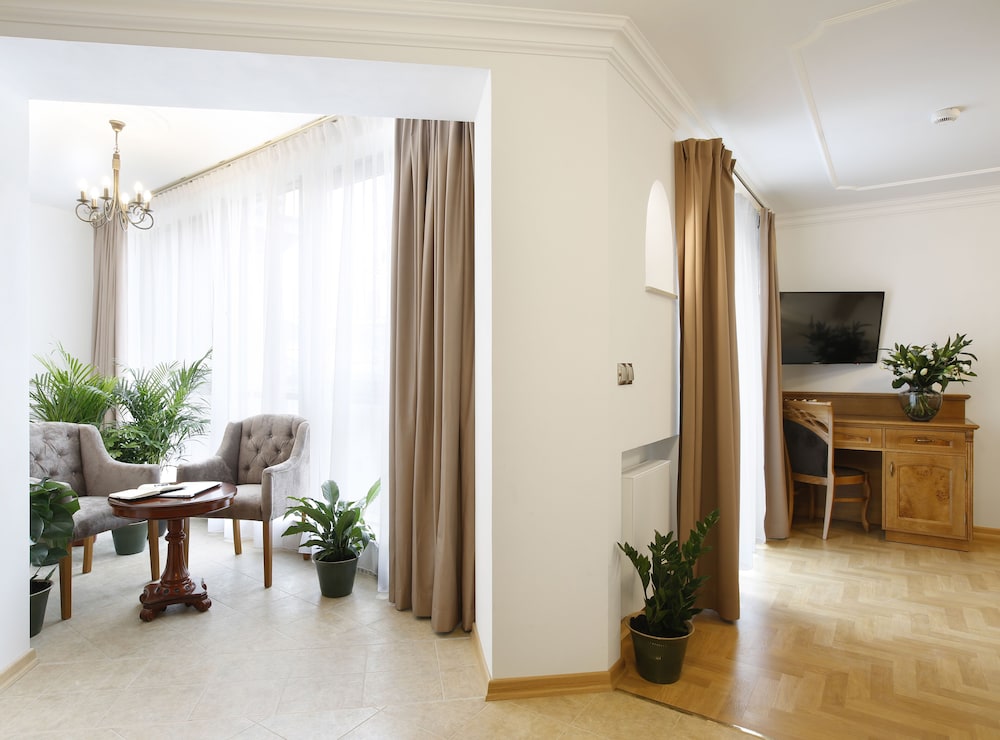 Apartment with Orangery - Photo 5