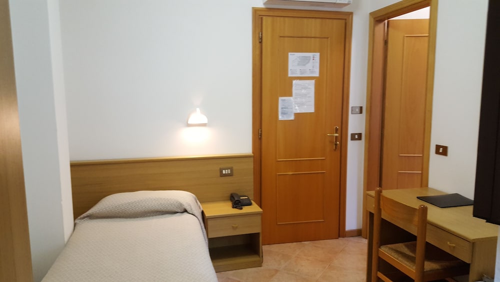 Single Room photo 1