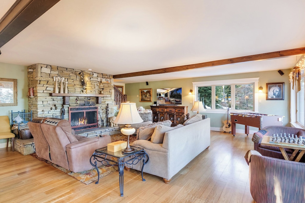 House, Multiple Beds, Hot Tub, Mountain View (Carnelian Bay Getaway)