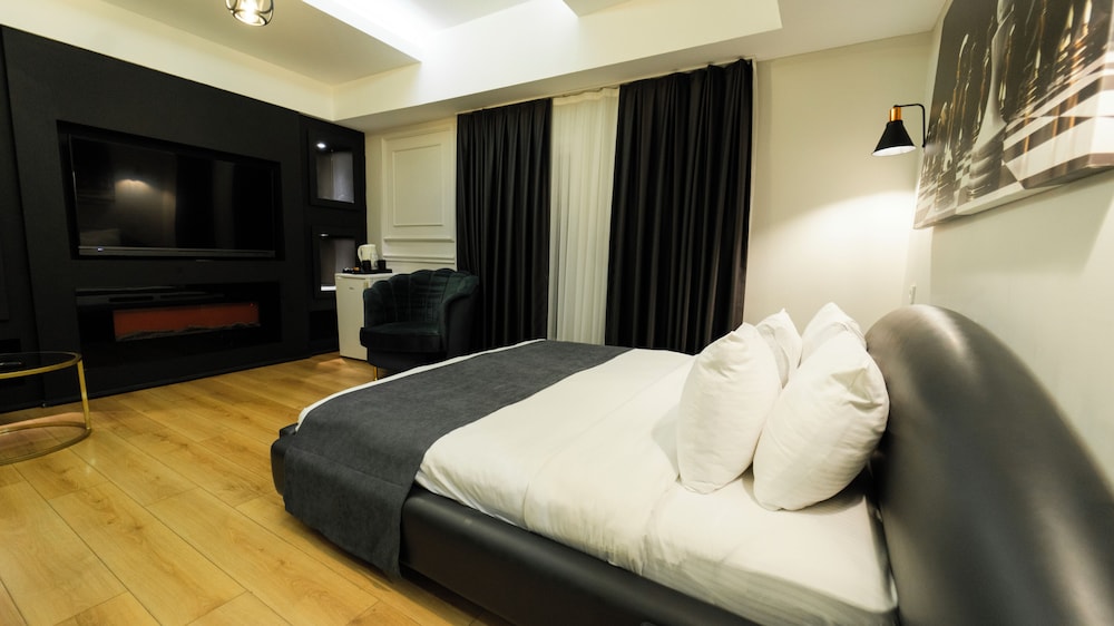 Superior Suite, 2 Bedrooms, Fireplace photo 2
