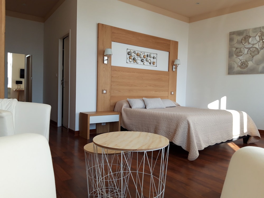 Superior Suite - Photo 2