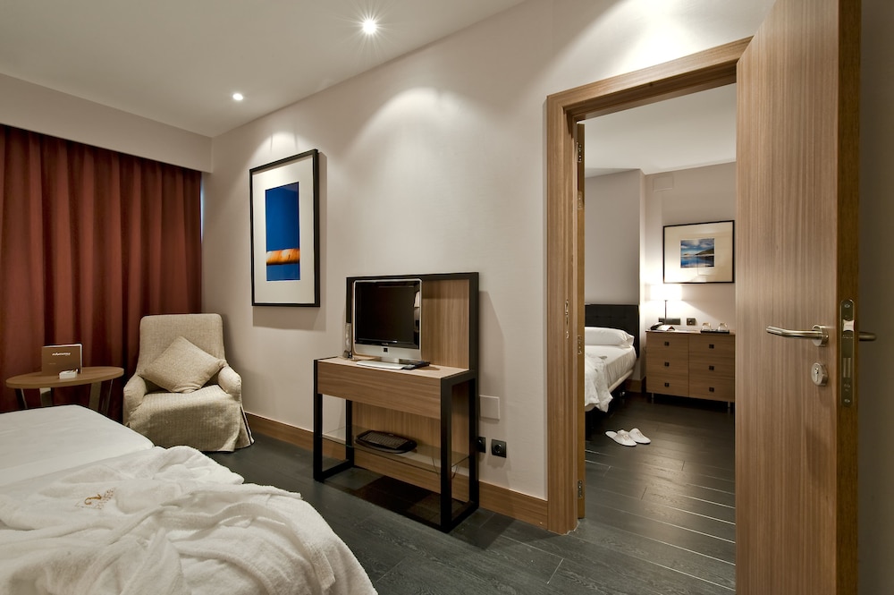 Family Quadruple Room, Connecting Rooms
