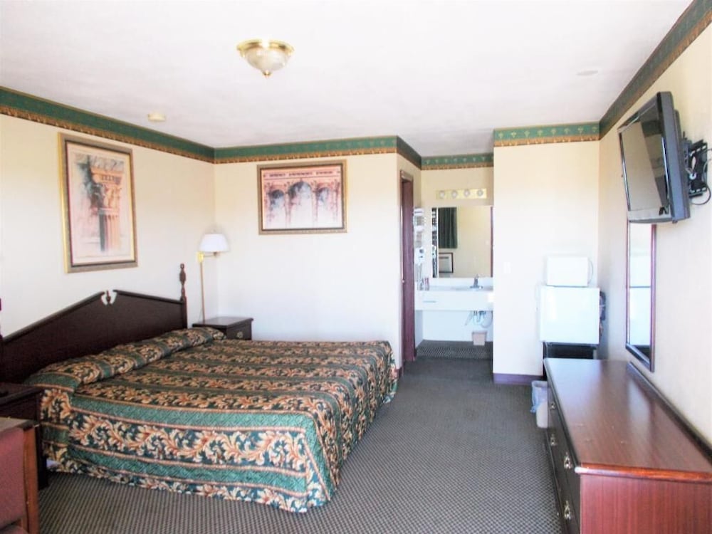 Deluxe Room, 1 King Bed, Non Smoking photo 1
