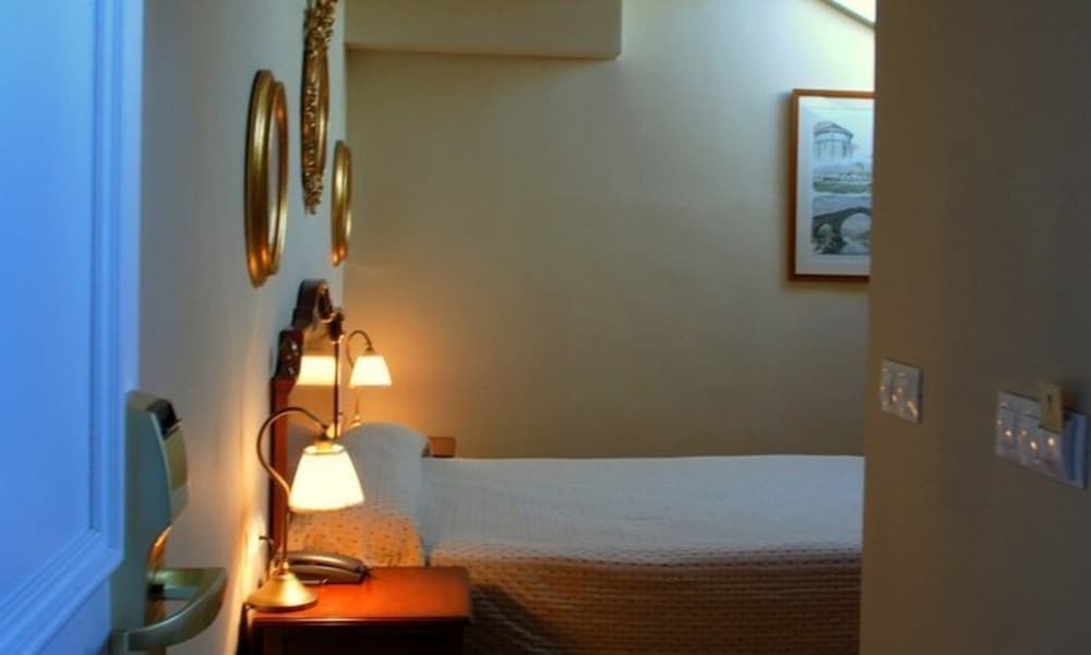 Single Room photo 3