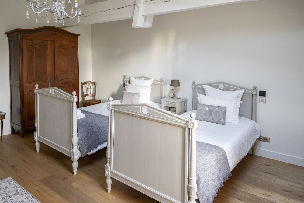 The Cypress suite photo 1