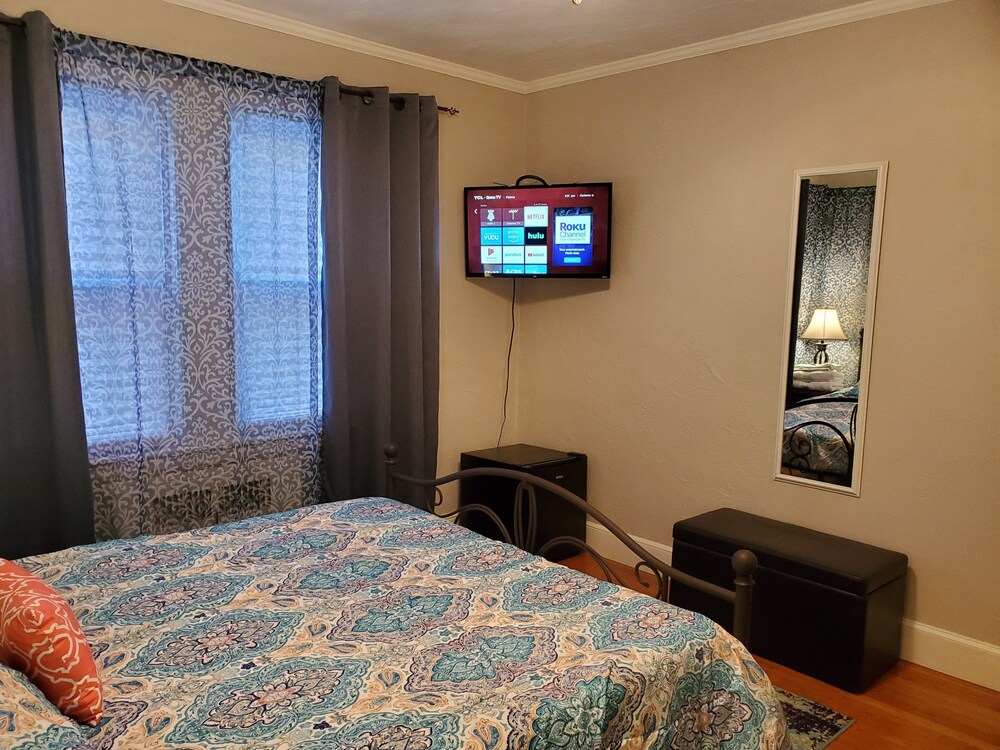 Azurite (Queen room with Shared bathrooms) photo 2