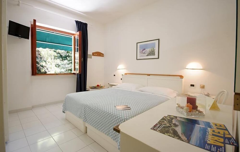 Standard Room (Family) photo 3