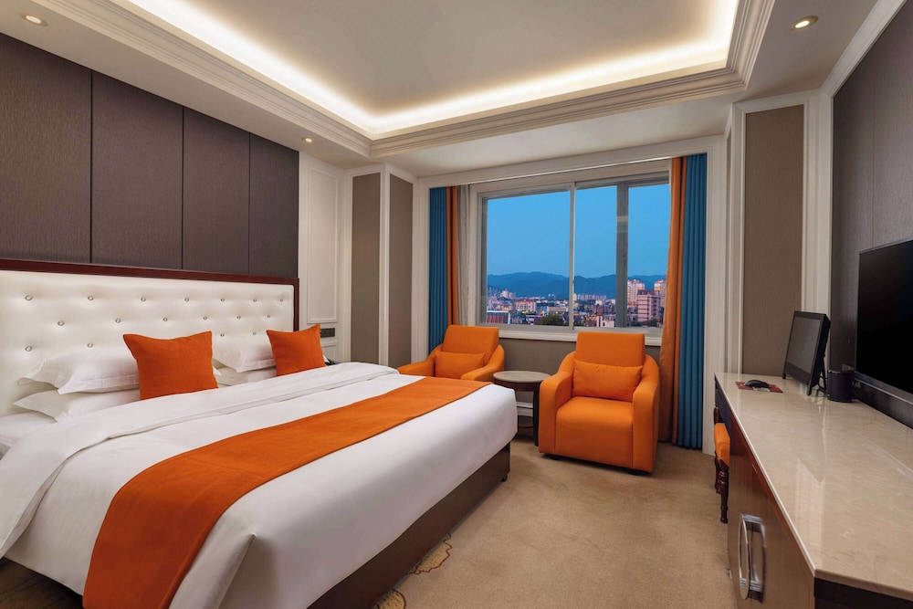 Suite, 1 King Bed, Non Smoking
