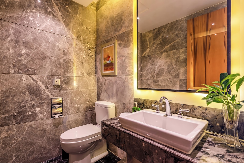 Executive Suite, 1 King Bed photo 3
