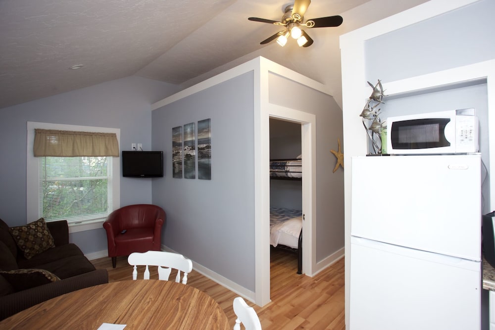 16 Large Cottage photo 1