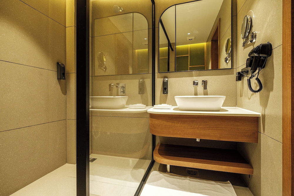 Urban Corner Room - Photo 40