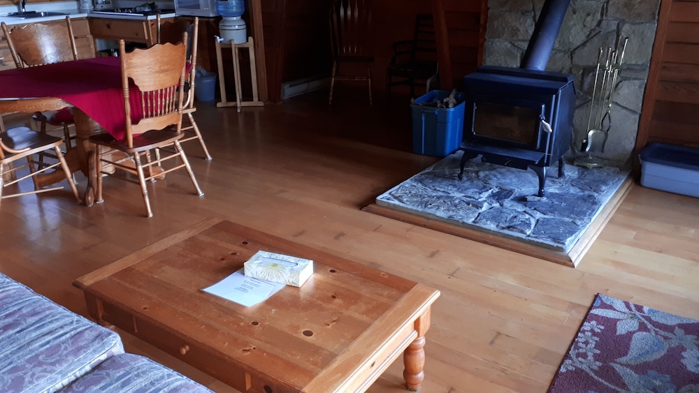 Comfort Chalet, 2 Bedrooms, Fireplace, Ocean View photo 2