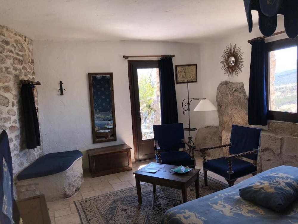Suite - Photo 5