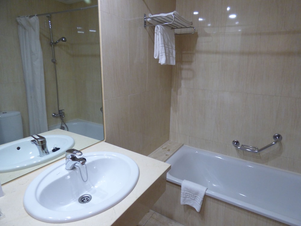 Standard Double Room - Photo 7