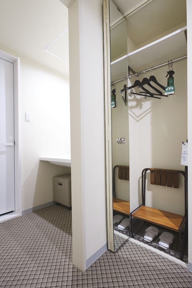Basic Twin Room - Photo 6