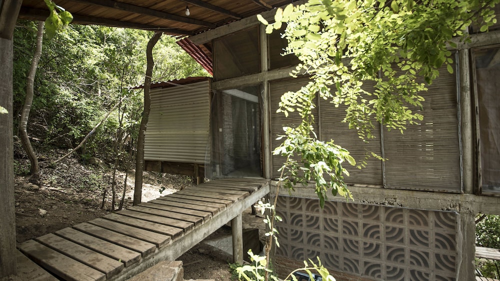 Basic Bungalow, 1 Bedroom, Beachfront photo 3