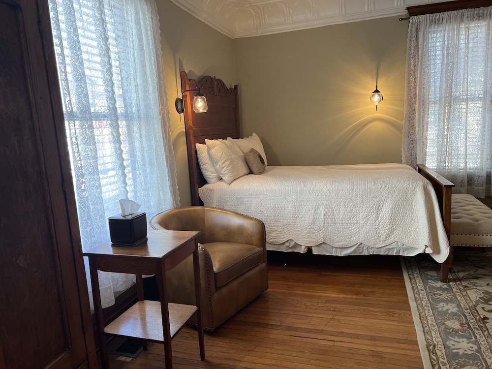 Standard Room, 2 Double Beds, Garden View (Tyfi 1) photo 3