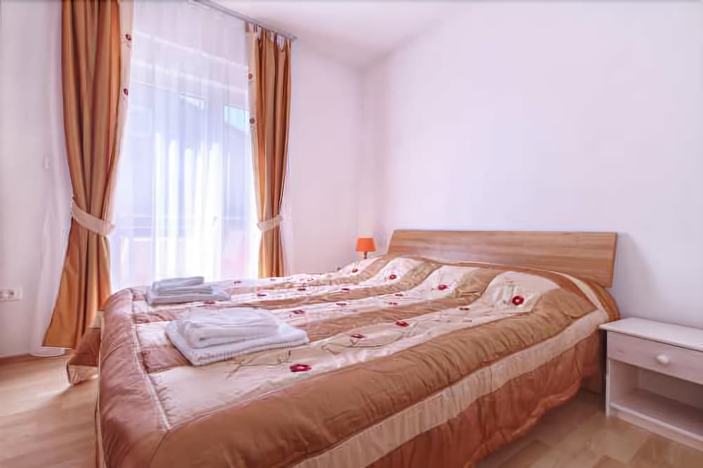Apartment, 2 Bedrooms (927/2177)