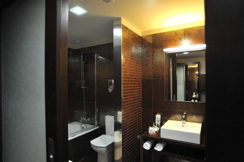 Family Room, Balcony (2 Adults + 2 Child) - Photo 8