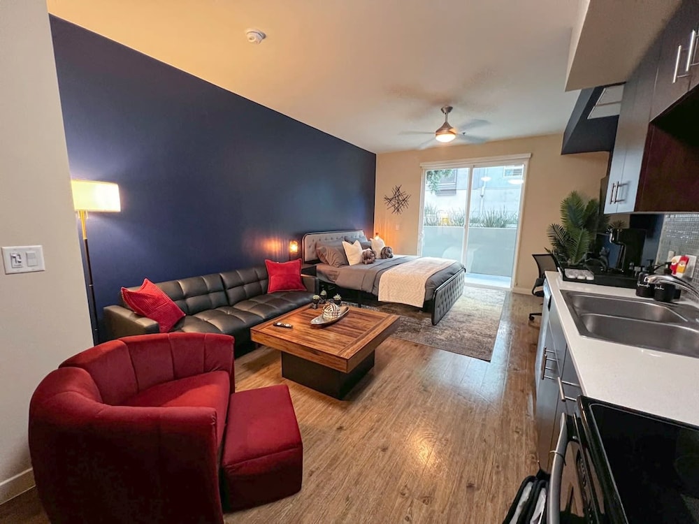 Cozy Home W Pool GYM Parking 10 Min to Cedars, 사진 4