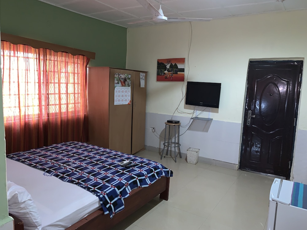 Standard Double or Twin Room photo 3