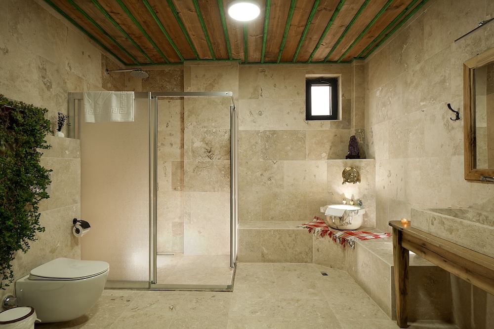 Deluxe Studio Suite, 1 King Bed, Jetted Tub, Garden Area - Photo 10
