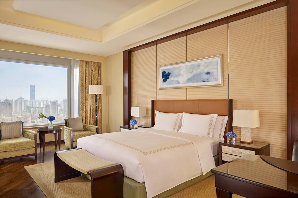 Club Executive King Bed Suite - Photo 1