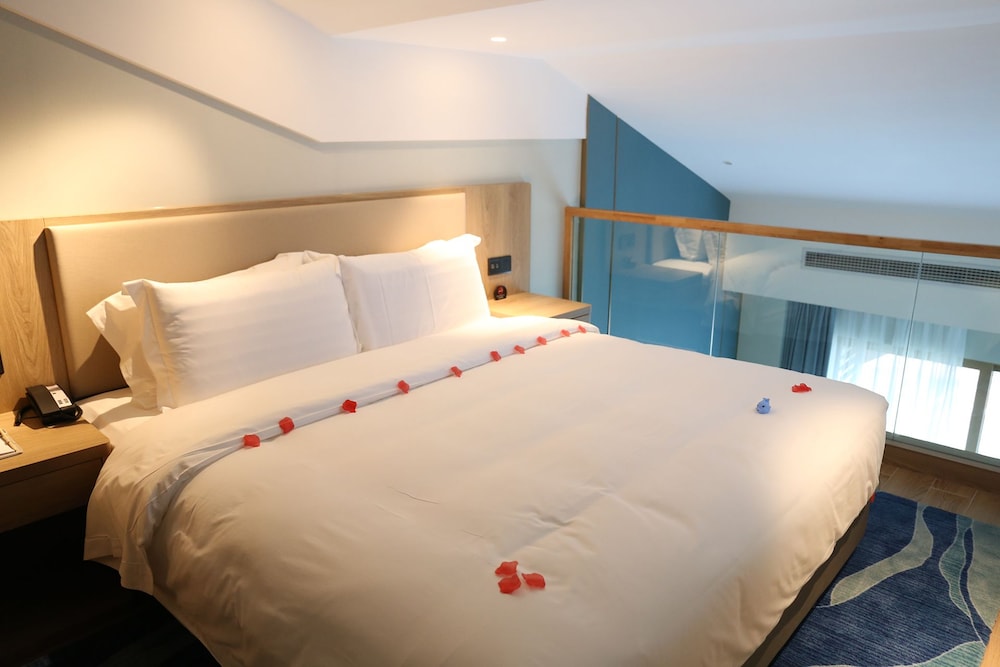 Suite, 1 King Bed photo 1