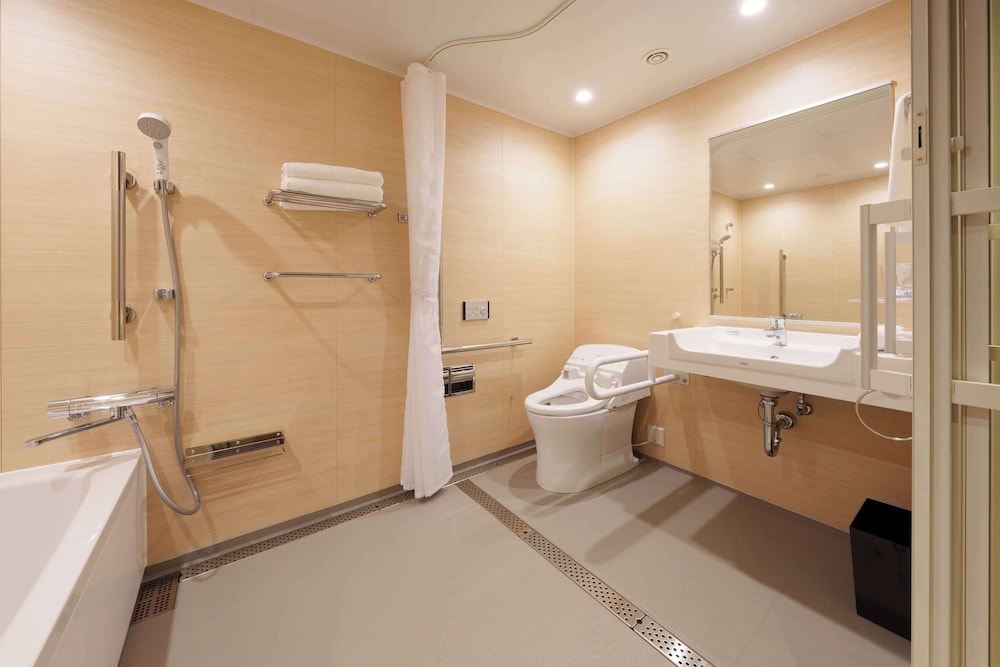 Superior Twin Room, Non Smoking (Accessible Room) - Photo 16