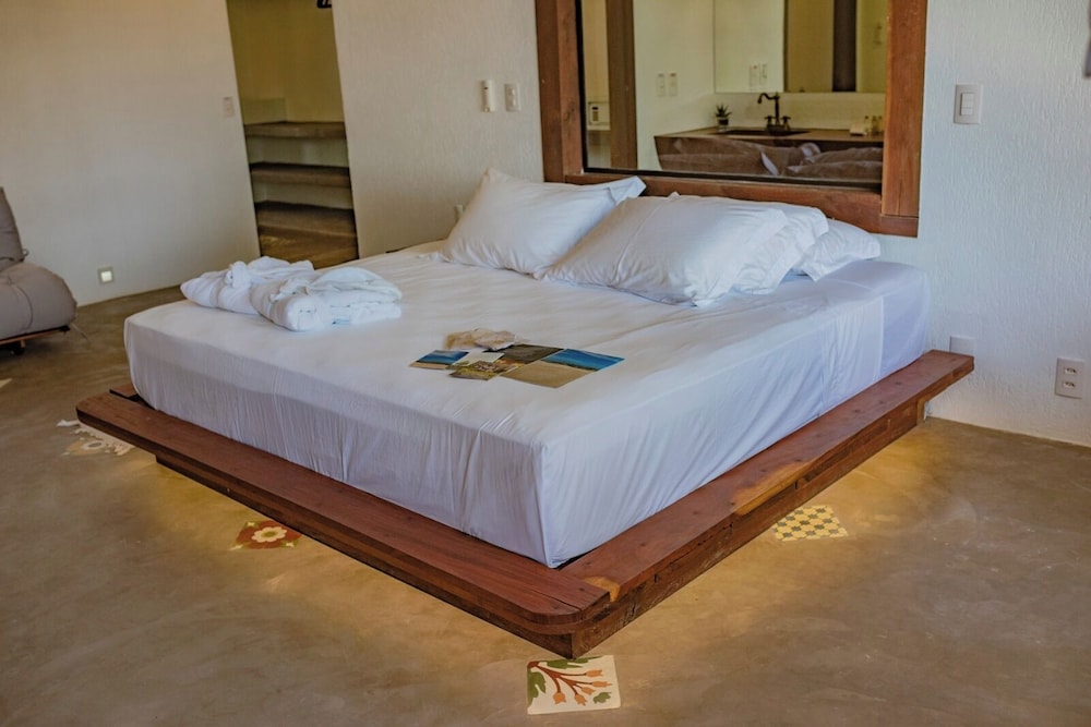 Standard Double Room, Lanai, Garden View photo 3