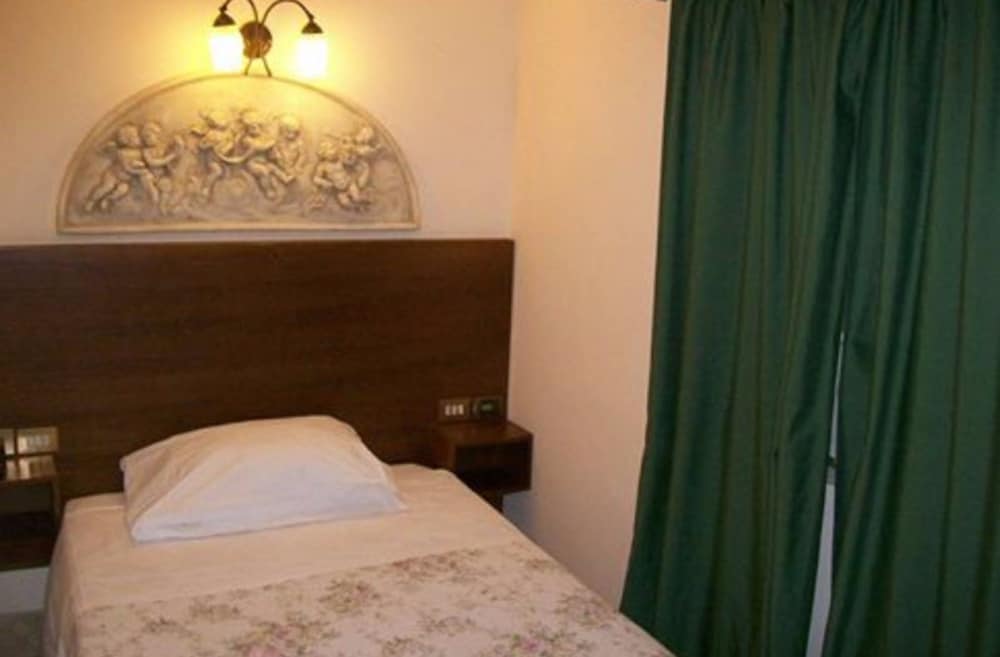 Basic Single Room photo 1