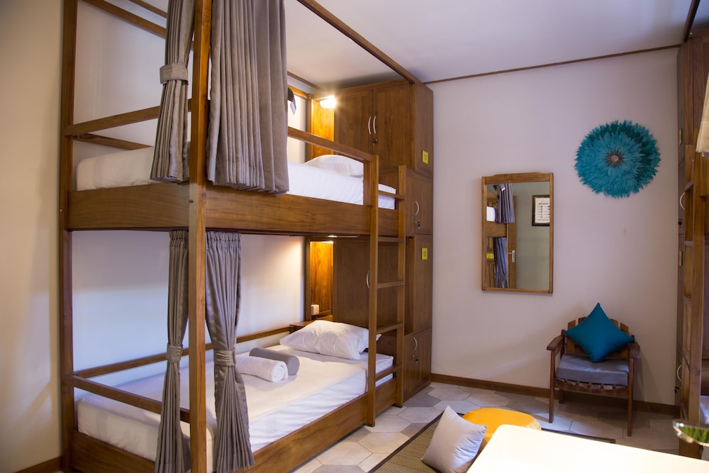City Quadruple Room photo 3
