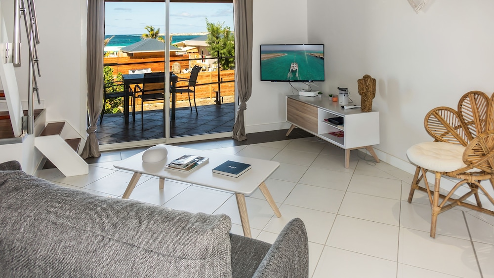 Deluxe Studio, 1 King Bed with Sofa bed, Sea View