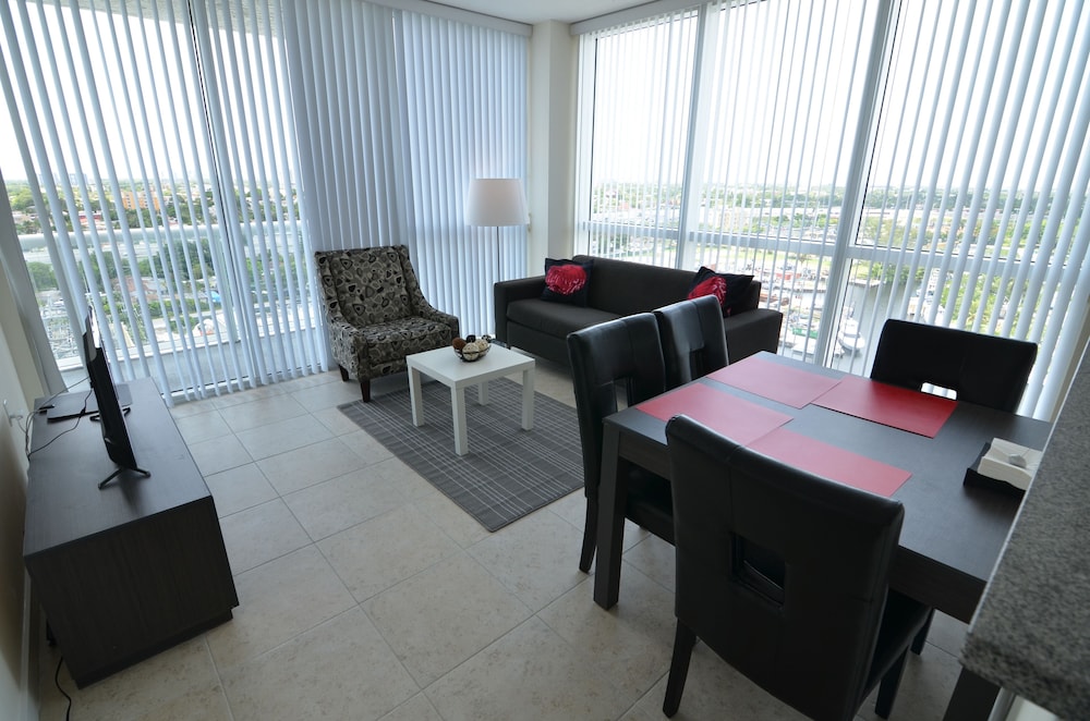Deluxe Apartment, 2 Bedrooms, Pool Access, City View