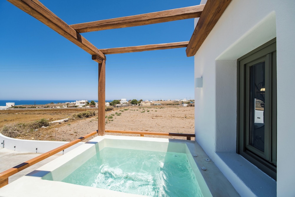 Exclusive Amethyst Suite with Outdoor Jetted Tub & Sea View