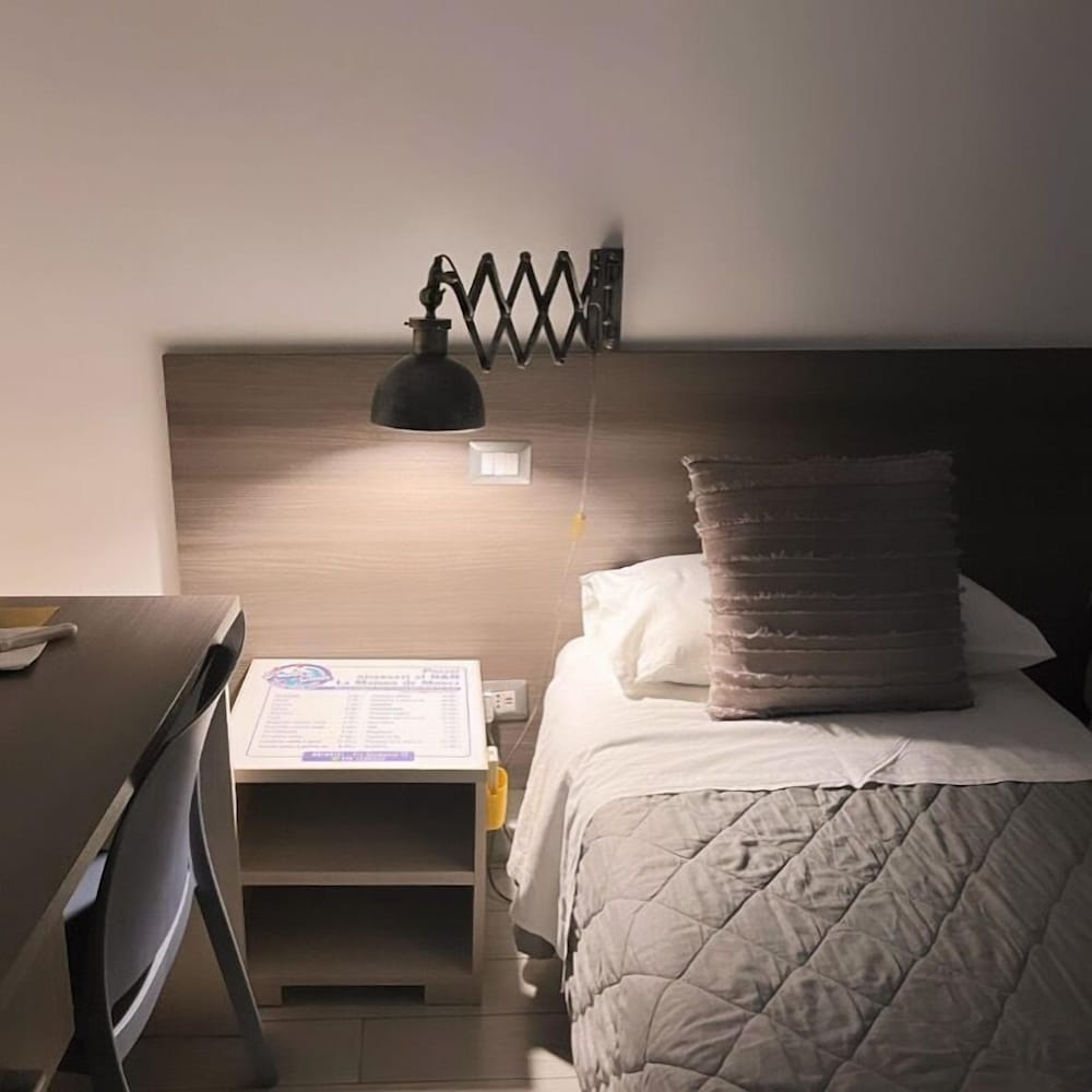 Standard Room, 1 Double Bed photo 2