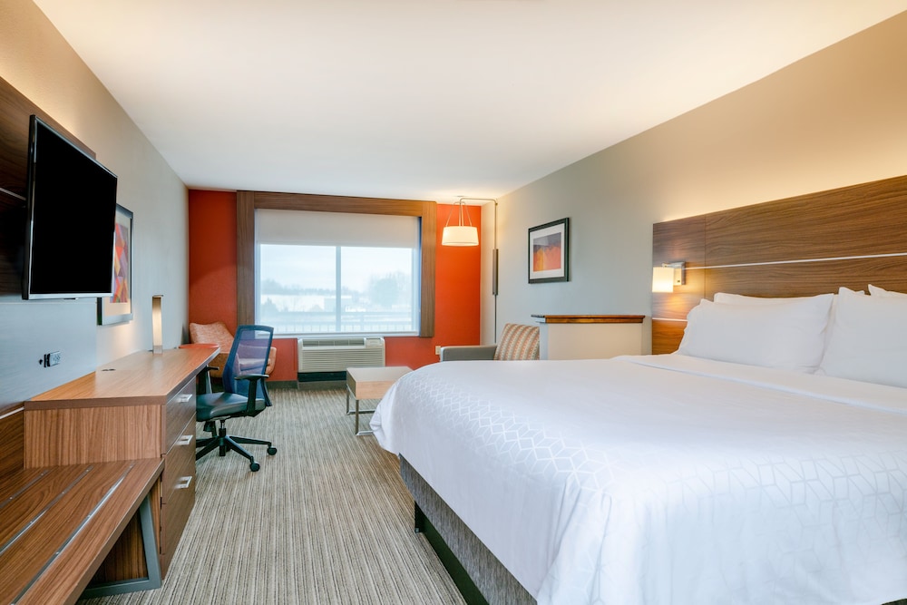 Standard Room, 1 King Bed, Accessible Bathtub (Communications, Accessible Tub) - Photo 1
