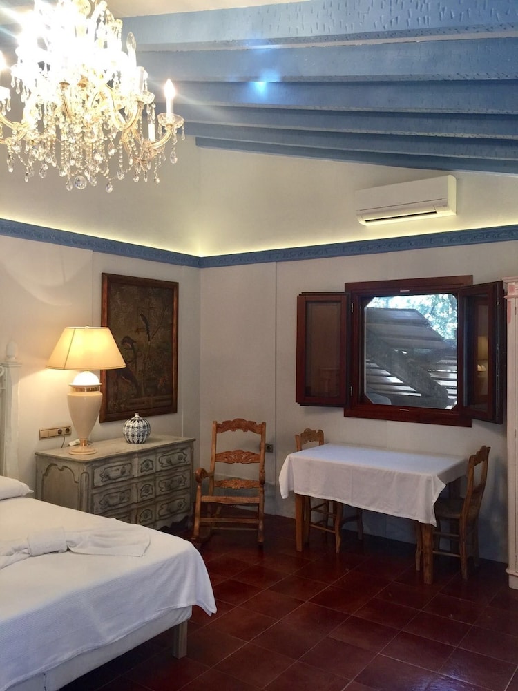 Deluxe Double Room with extra bed - Photo 2