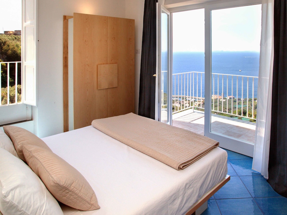 Superior Double Room, 1 Bedroom, Balcony, Sea Facing photo 2
