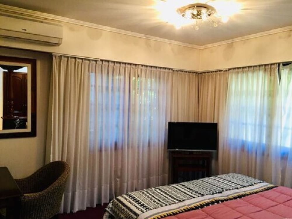 Deluxe Suite, 1 King Bed photo 3