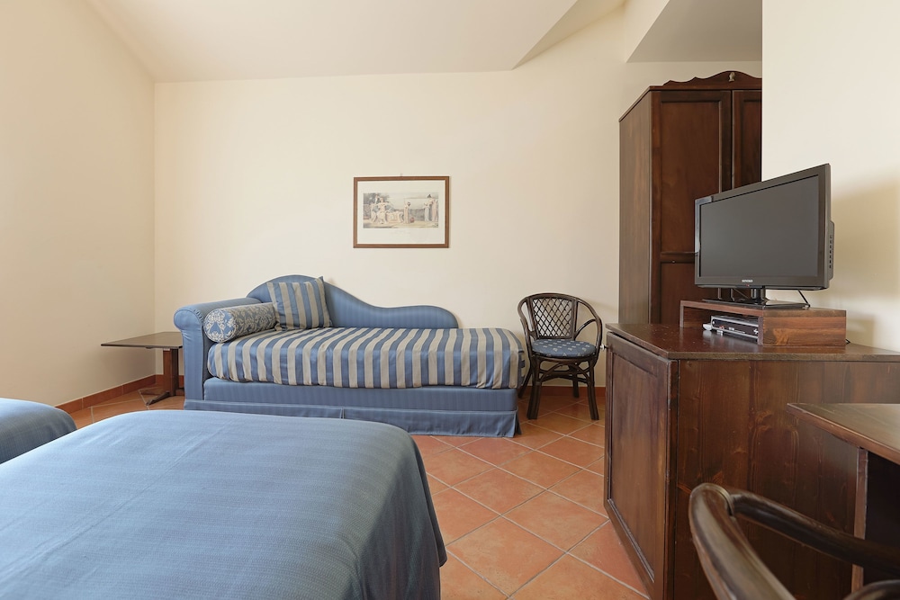 Standard Double Or Twin Room photo 3
