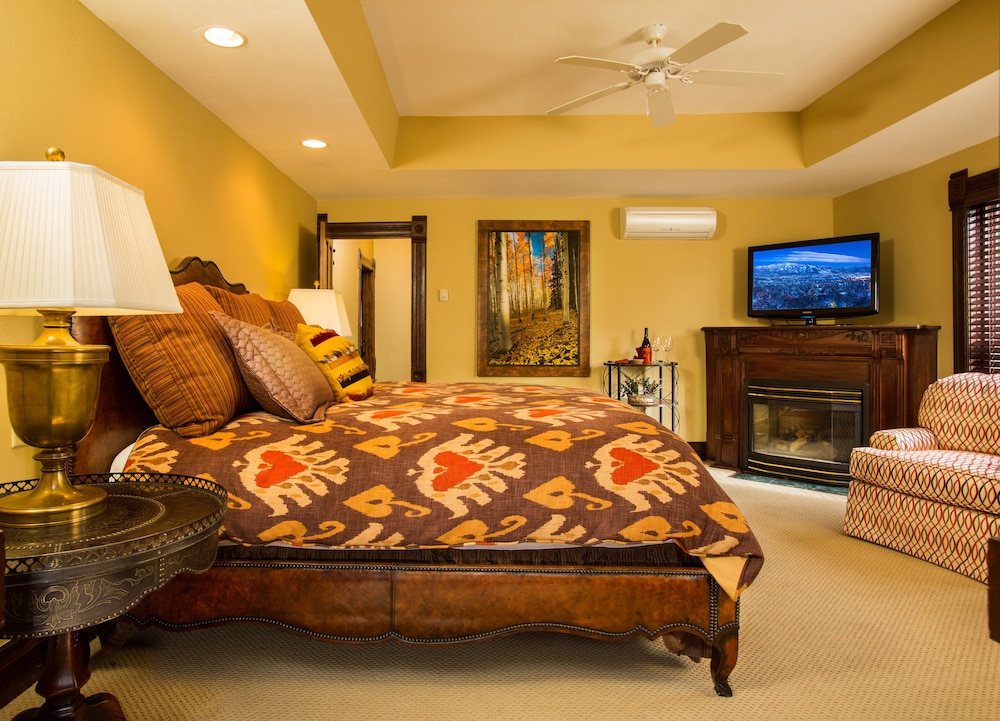 Valley View Suite (1 King Bed)