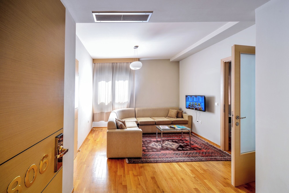 Economy Suite - Photo 6