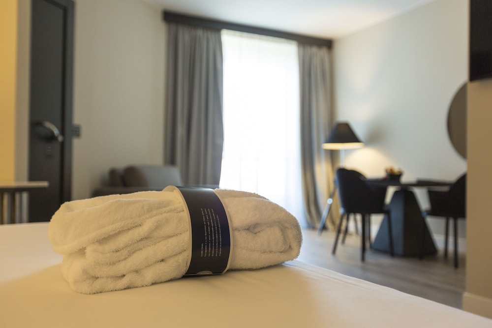 Superior Business Room, 1 Queen Bed - Photo 7